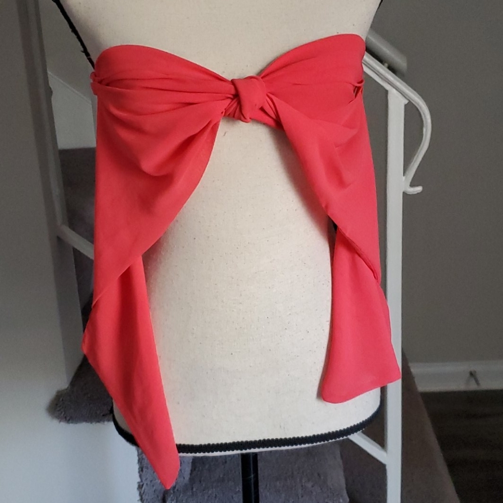 Solemio Los Angeles Knot Bow Front Crop Top